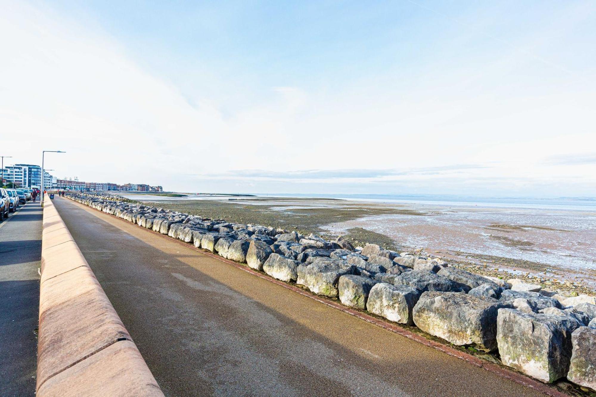 Beachfront Apartment 3 Bedrooms Sleeps 7 - Gateway To The Lake District - Newly Refurbished Morecambe Exteriér fotografie